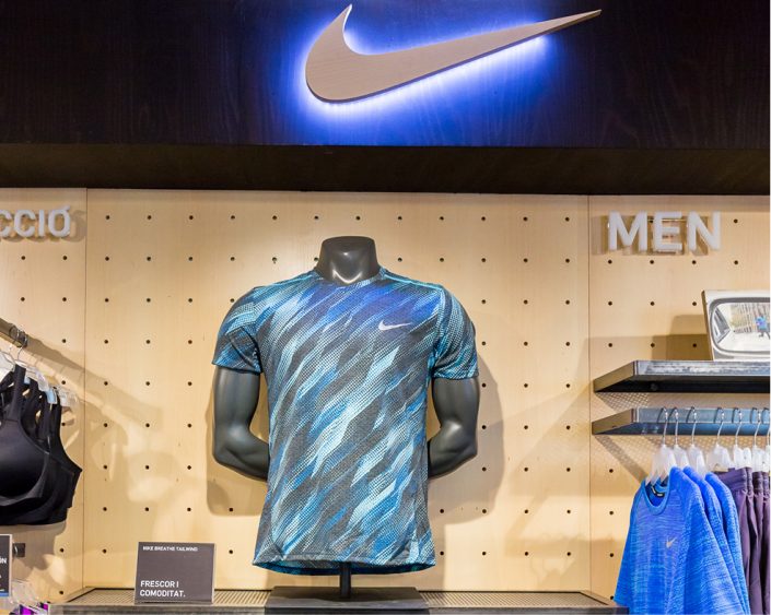 NIKE CORNER AT BOX